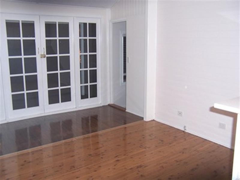 5 New Street, Belmont NSW 2280