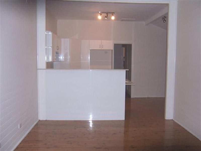 5 New Street, Belmont NSW 2280