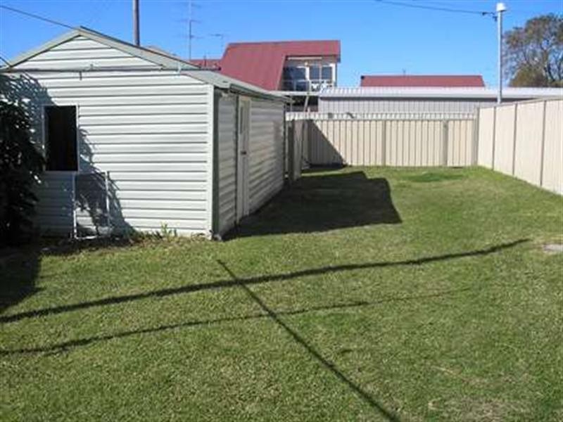 5 New Street, Belmont NSW 2280