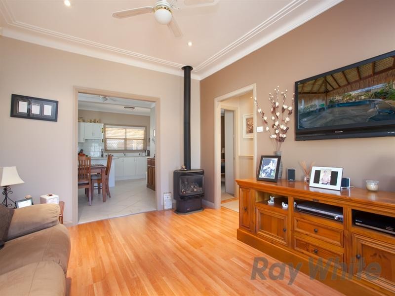 4 Lumsden Lane, Wallsend NSW 2287