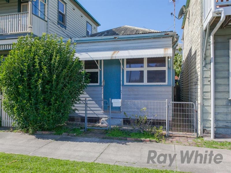 42 Young Street, Carrington NSW 2294