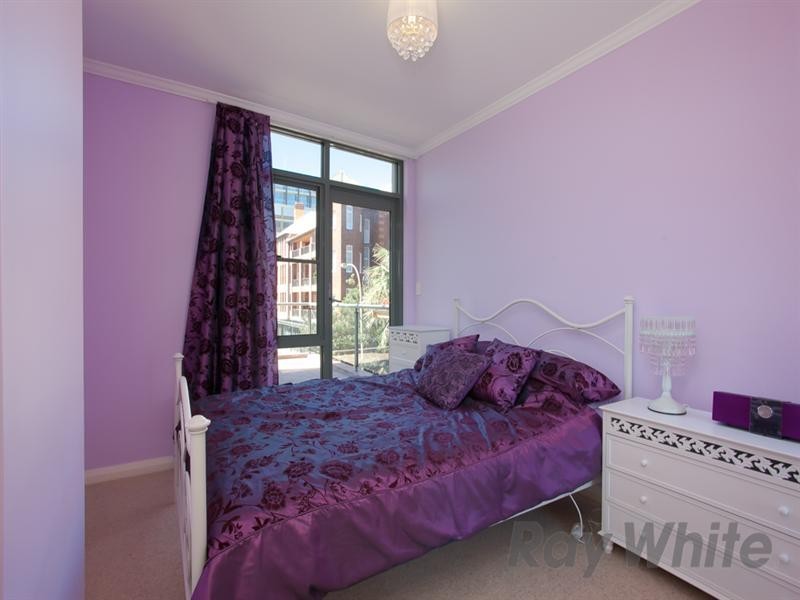 Unit 302/26 Pacific Street, Newcastle NSW 2300