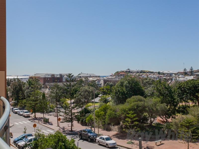 Unit 302/26 Pacific Street, Newcastle NSW 2300