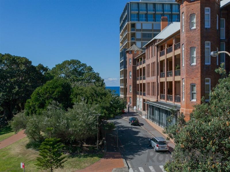Unit 302/26 Pacific Street, Newcastle NSW 2300