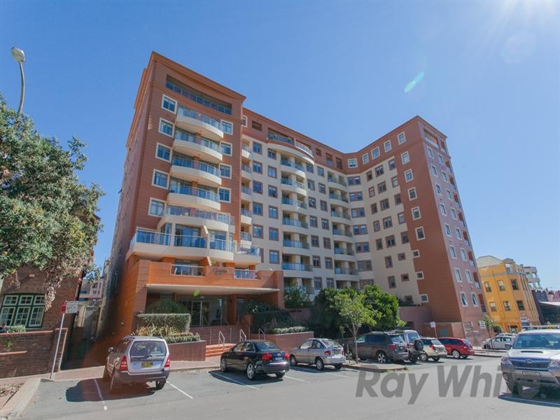 Unit 302/26 Pacific Street, Newcastle NSW 2300