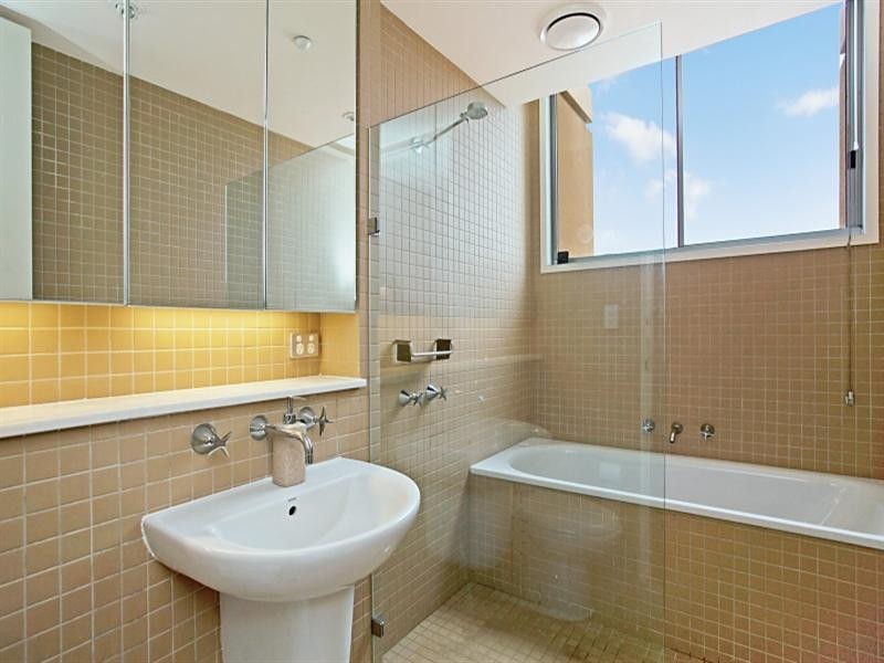 U1002/61 Shortland Esplanade, Newcastle East NSW 2300