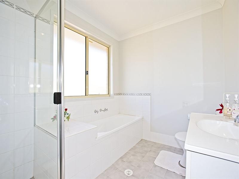 1 Hebe Place, Cameron Park NSW 2285