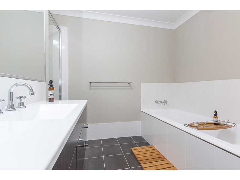 8 Abrahams Lane, Charlestown NSW 2290