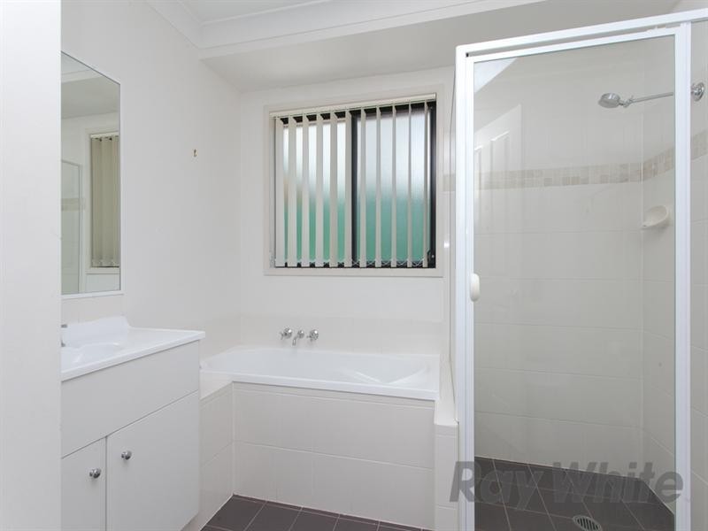 10 Amber Avenue, Fletcher NSW 2287