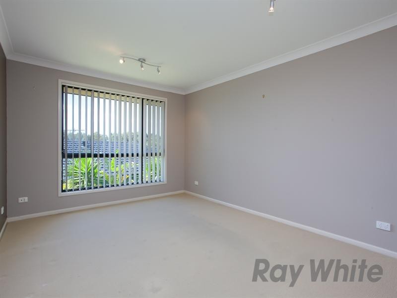 10 Amber Avenue, Fletcher NSW 2287