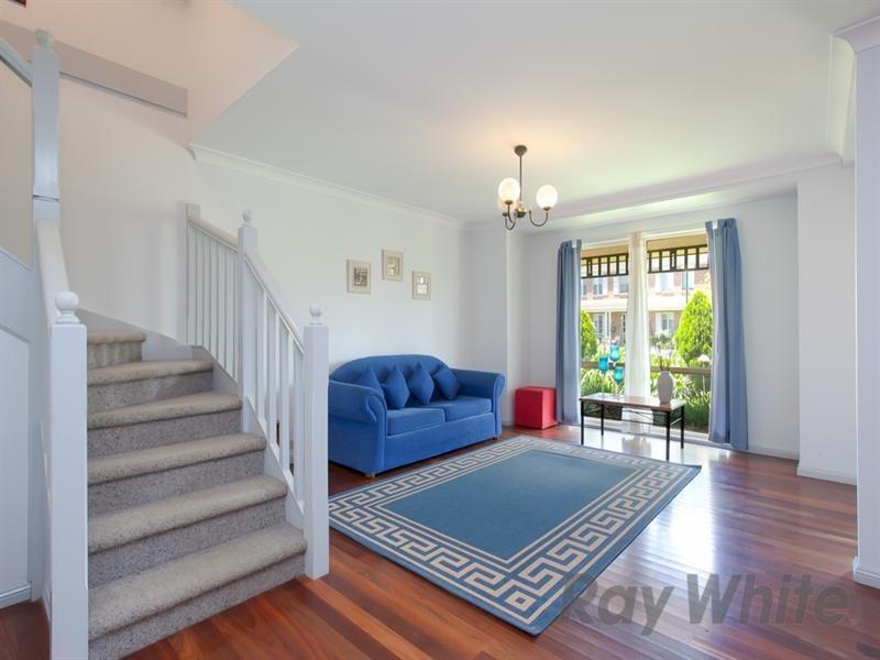 7 Silverash Place, Garden Suburb NSW 2289
