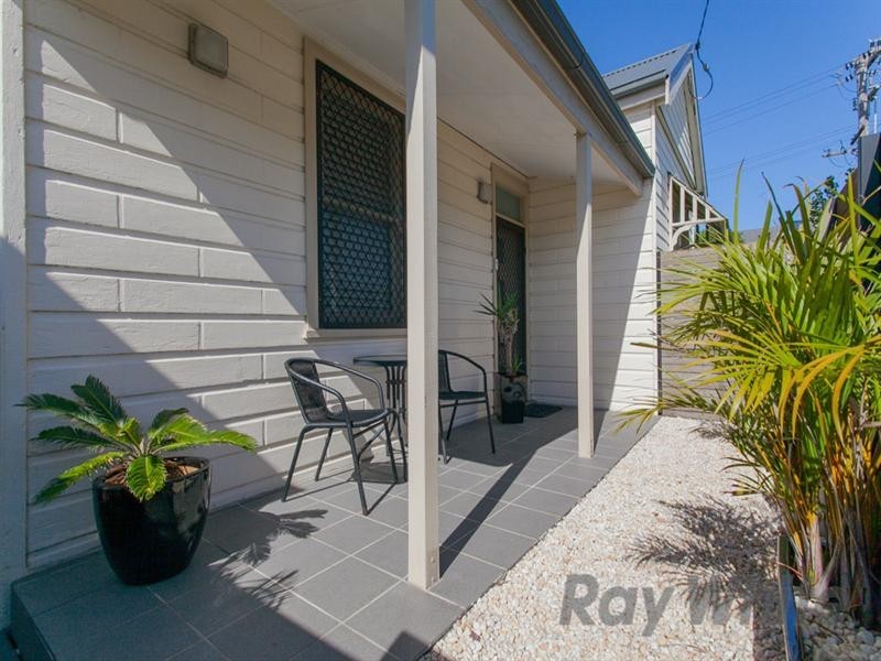 2 Gulliver Street, Hamilton NSW 2303