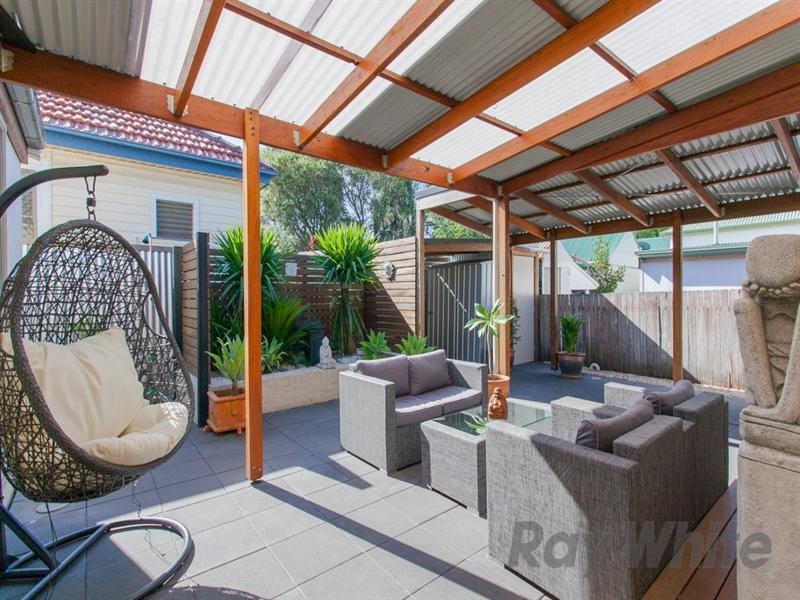 2 Gulliver Street, Hamilton NSW 2303