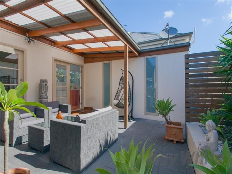 2 Gulliver Street, Hamilton NSW 2303