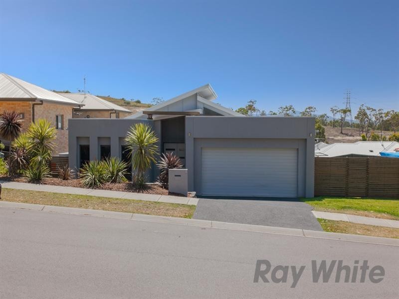 4 Harcourt Parade, Macquarie Hills NSW 2285