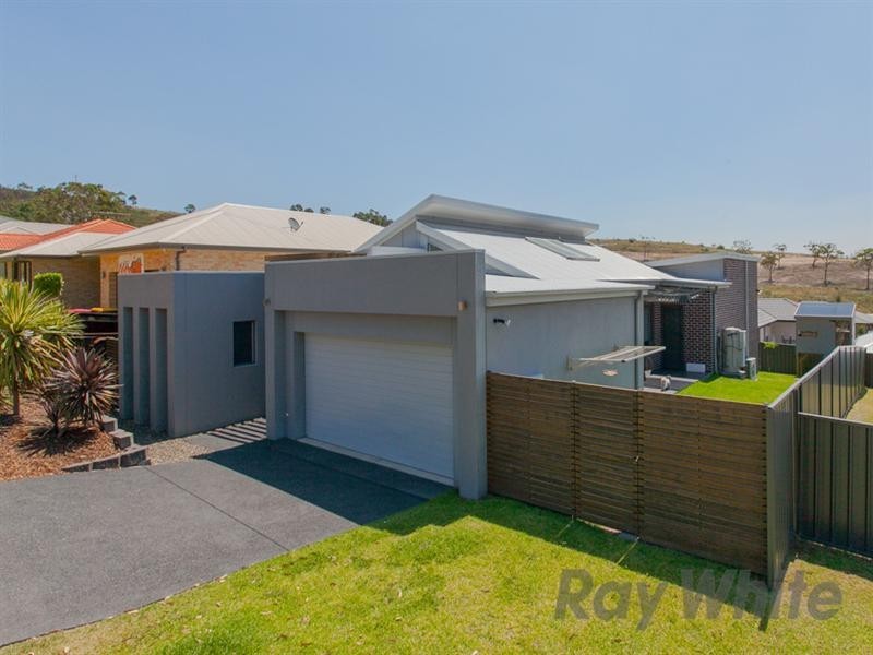 4 Harcourt Parade, Macquarie Hills NSW 2285