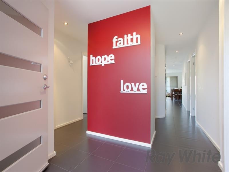 4 Harcourt Parade, Macquarie Hills NSW 2285