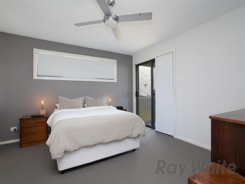 4 Harcourt Parade, Macquarie Hills NSW 2285