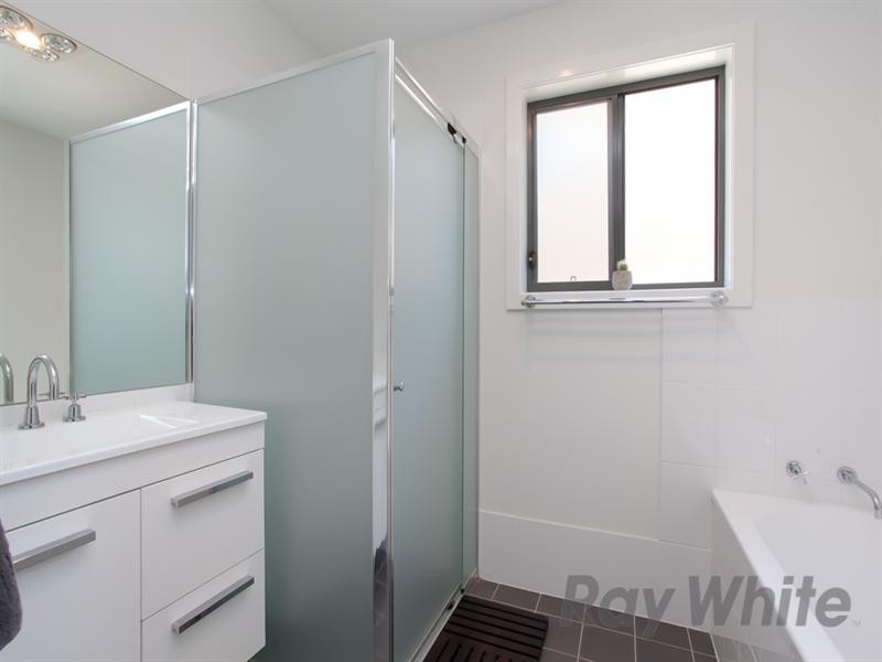 4 Harcourt Parade, Macquarie Hills NSW 2285