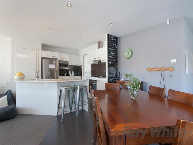 4 Harcourt Parade, Macquarie Hills NSW 2285