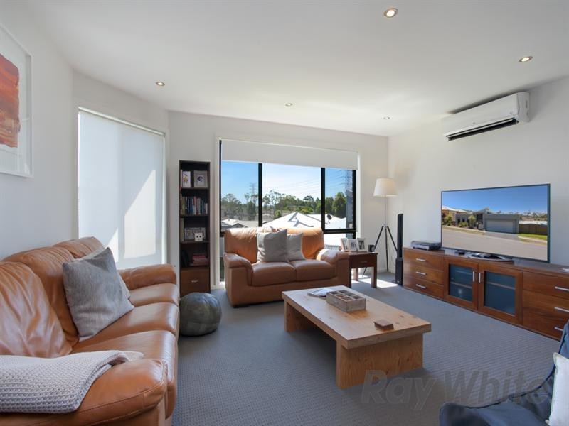 4 Harcourt Parade, Macquarie Hills NSW 2285