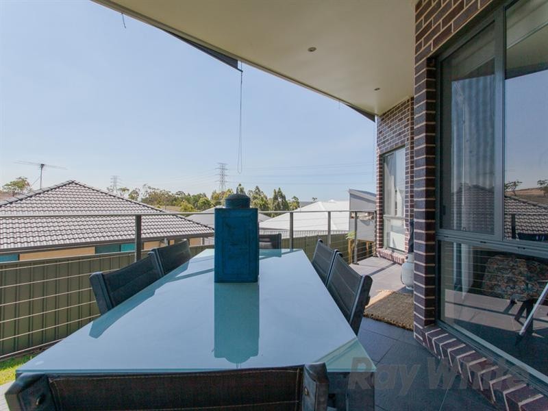 4 Harcourt Parade, Macquarie Hills NSW 2285