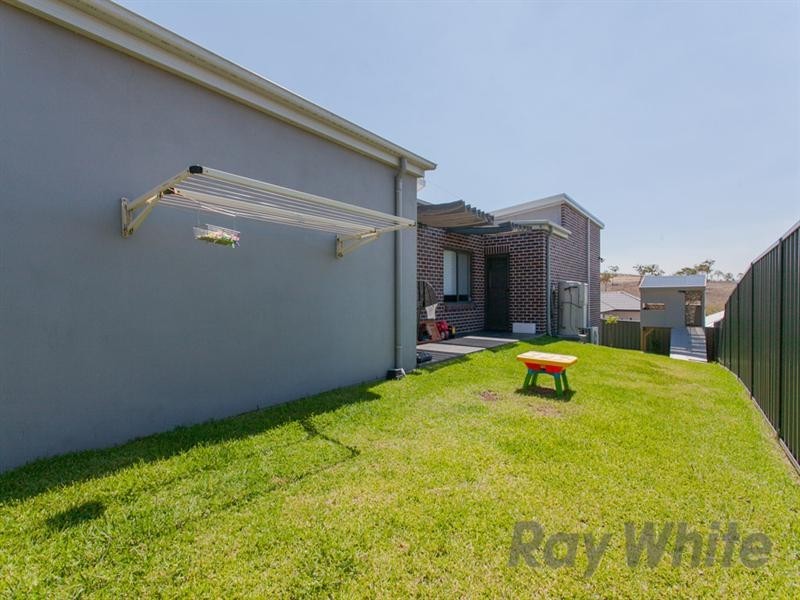4 Harcourt Parade, Macquarie Hills NSW 2285