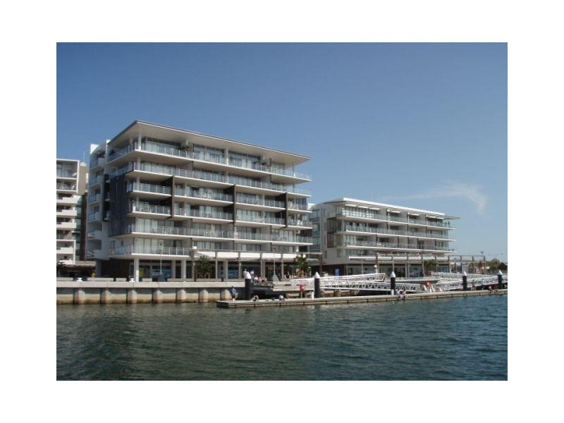 201/7 Honeysuckle Drive, Newcastle NSW 2300