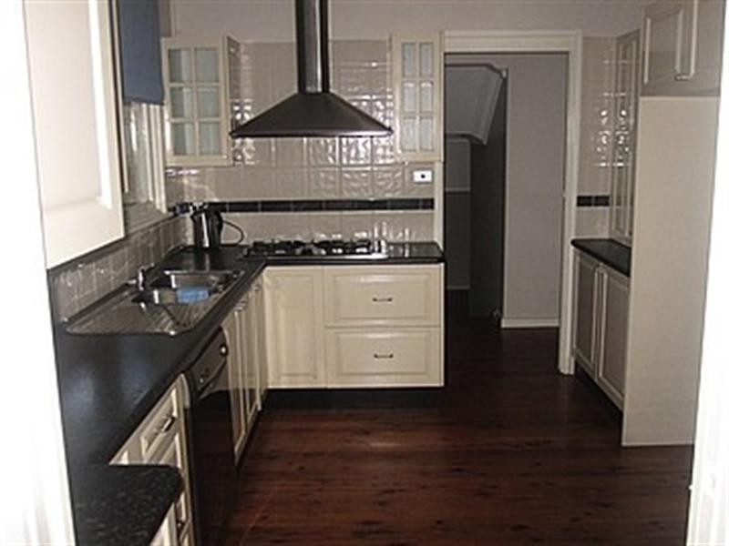 3 Kimbarra Close, Kotara NSW 2289