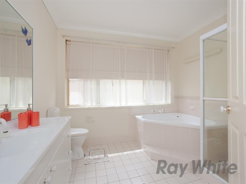 20 Nightingale Crescent, Cameron Park NSW 2285