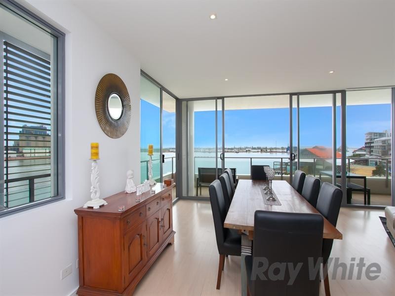 301/19 Honeysuckle Drive, Newcastle NSW 2300