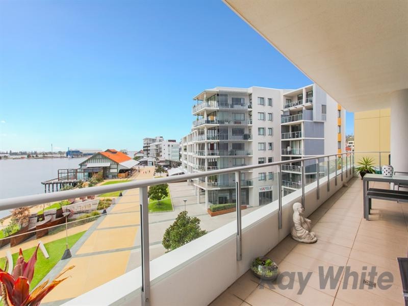 301/19 Honeysuckle Drive, Newcastle NSW 2300