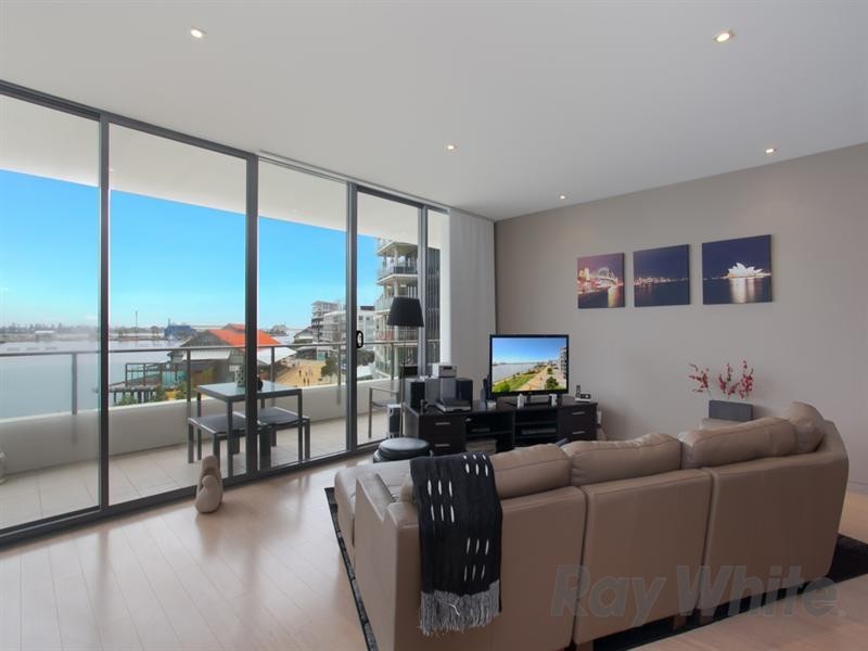 301/19 Honeysuckle Drive, Newcastle NSW 2300