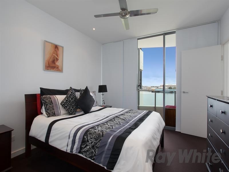 301/19 Honeysuckle Drive, Newcastle NSW 2300