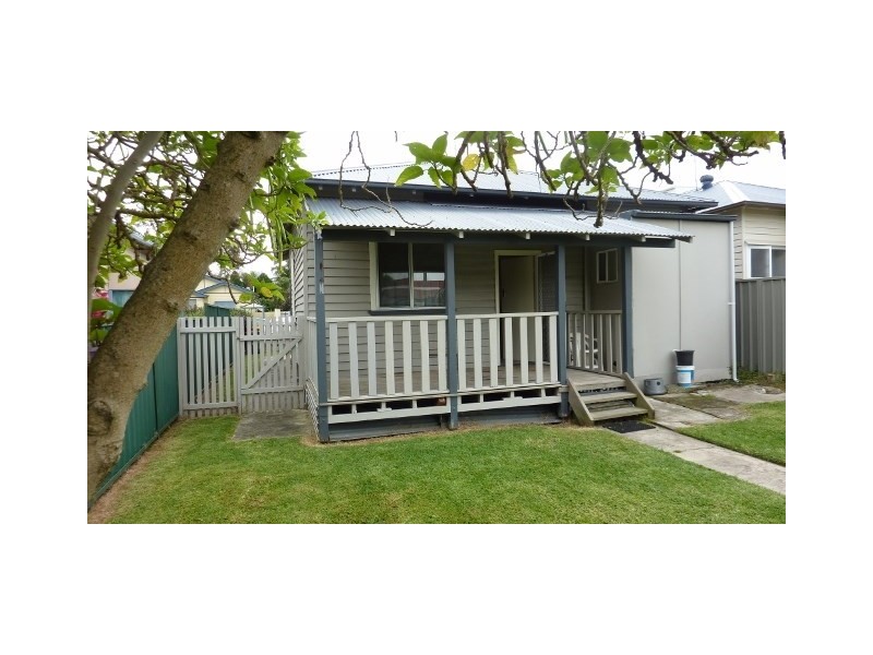 8 Denison Street, Mayfield NSW 2304