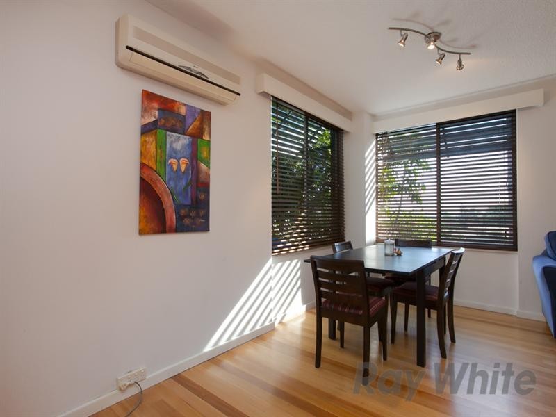 Unit 2/18 Hillview Crescent, The Hill NSW 2300