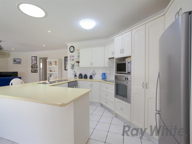 49 Green Point Drive, Belmont NSW 2280