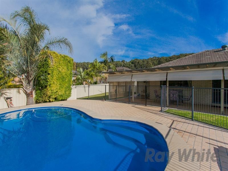 49 Green Point Drive, Belmont NSW 2280