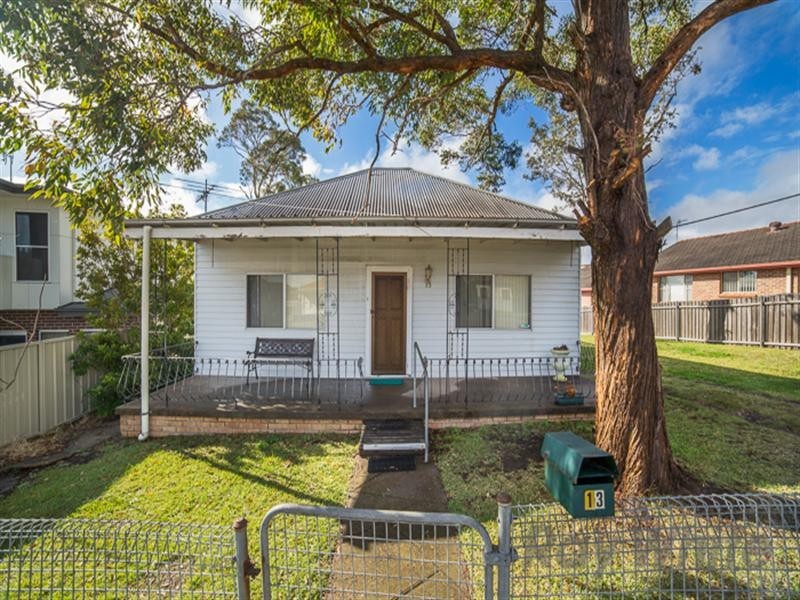 13 Brisbane Waters Road, Adamstown Heights NSW 2289