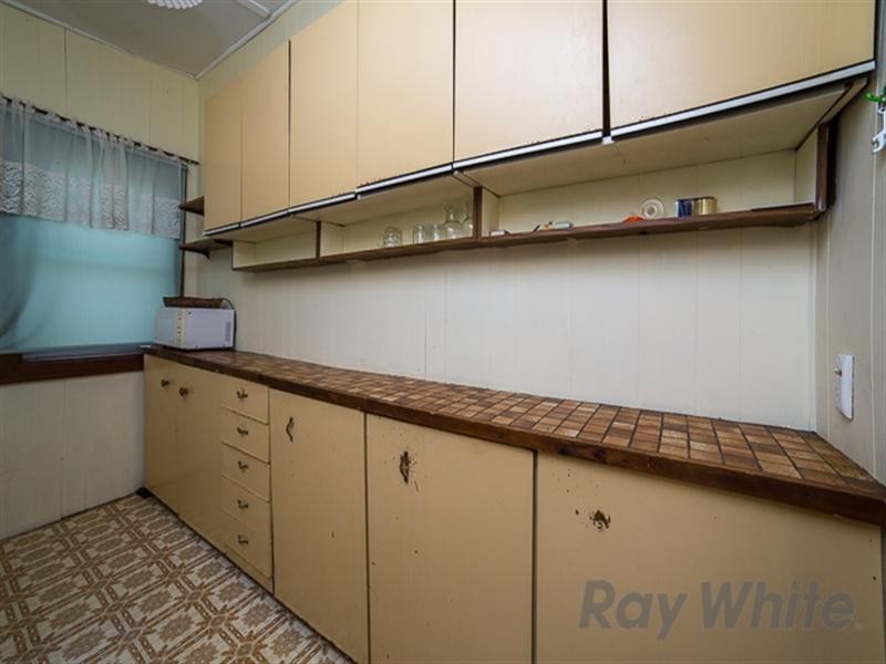 13 Brisbane Waters Road, Adamstown Heights NSW 2289