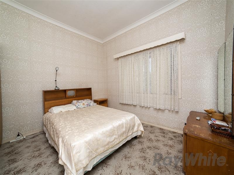 13 Brisbane Waters Road, Adamstown Heights NSW 2289