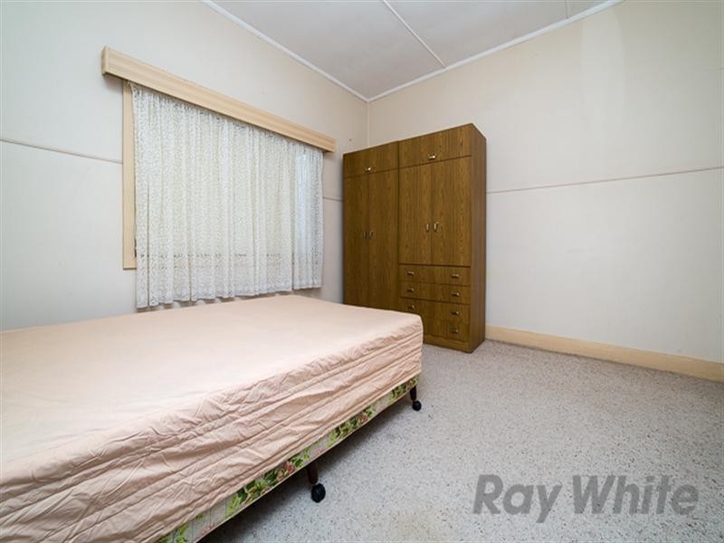 13 Brisbane Waters Road, Adamstown Heights NSW 2289