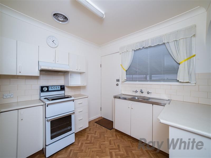 17 Railway Crescent, Belmont North NSW 2280