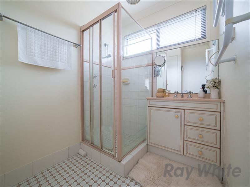 17 Railway Crescent, Belmont North NSW 2280