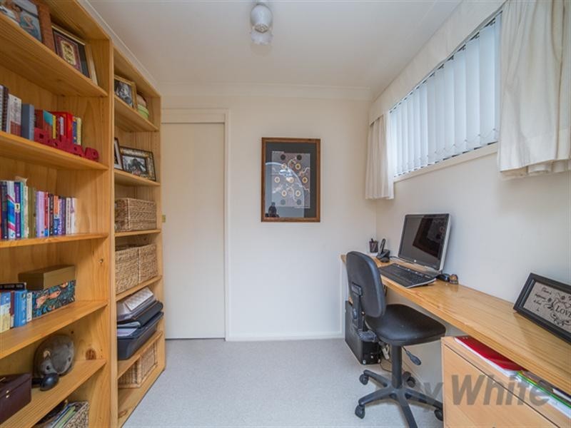 17 Railway Crescent, Belmont North NSW 2280