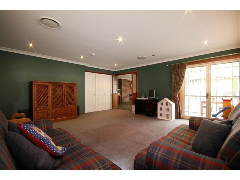 11 Rosamond Street, Maryland NSW 2287