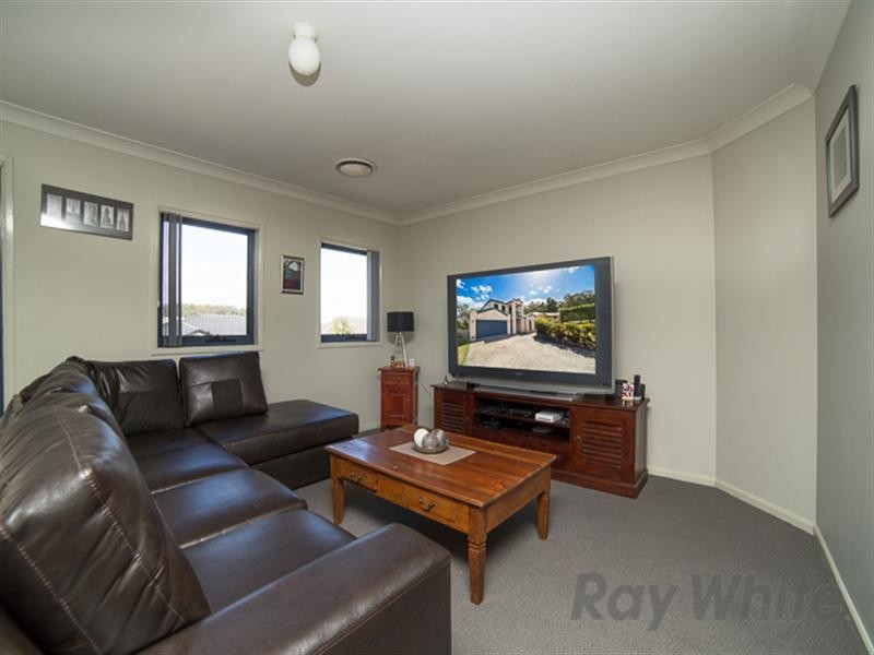 27 Hadlow Drive, Cameron Park NSW 2285