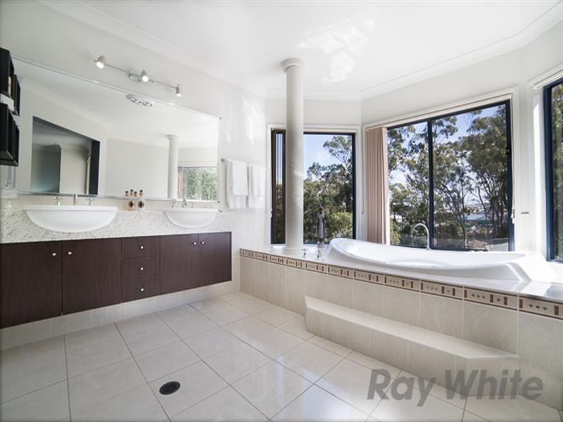 27 Hadlow Drive, Cameron Park NSW 2285