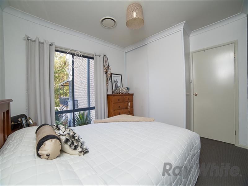 27 Hadlow Drive, Cameron Park NSW 2285