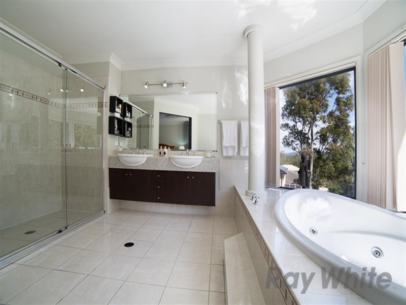 27 Hadlow Drive, Cameron Park NSW 2285